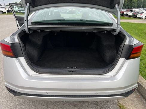 Used 2024 Nissan Altima 2.5 SV FWD image 10