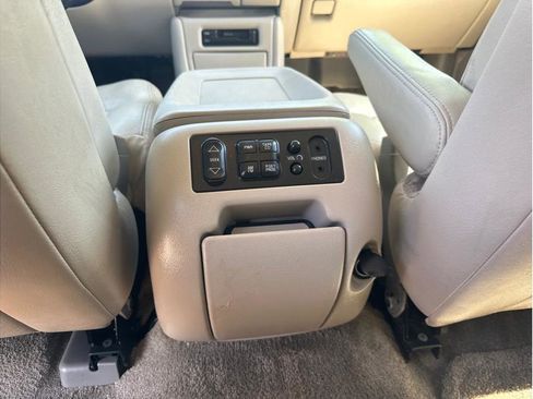 Used 2002 Chevrolet Tahoe LT AWD/4WD image 18