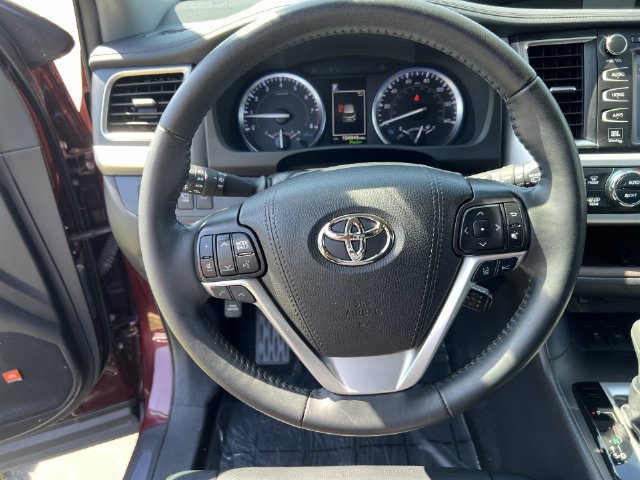Used 2019 Toyota Highlander Limited Platinum AWD/4WD image 12