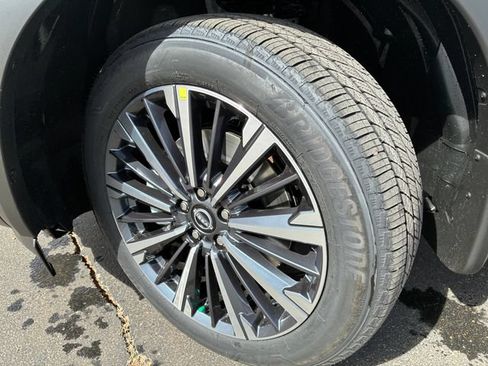 New 2026 Nissan Pathfinder Platinum FWD image 10