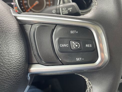 Used 2023 Jeep Gladiator Overland image 12