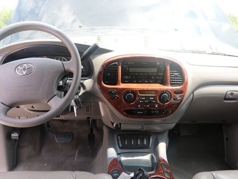 Used 2006 Toyota Sequoia SR5 RWD image 31