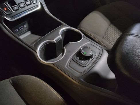 Used 2020 GMC Terrain SLE FWD image 26