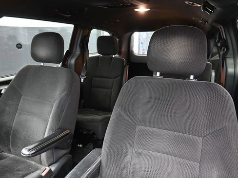 Used 2018 Dodge Grand Caravan SE image 16