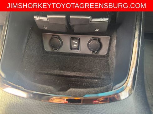 Used 2013 Toyota Avalon XLE Touring FWD image 31