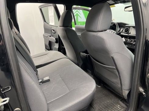 Used 2017 Toyota Tacoma TRD Off-Road w/ Tow Package (A/T) AWD/4WD image 19