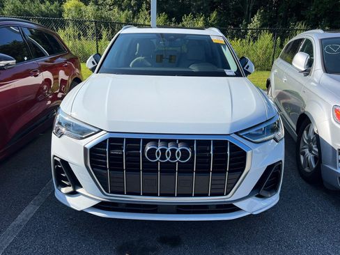Certified 2024 Audi Q3 2.0T Premium w/ Convenience Package AWD/4WD image 2