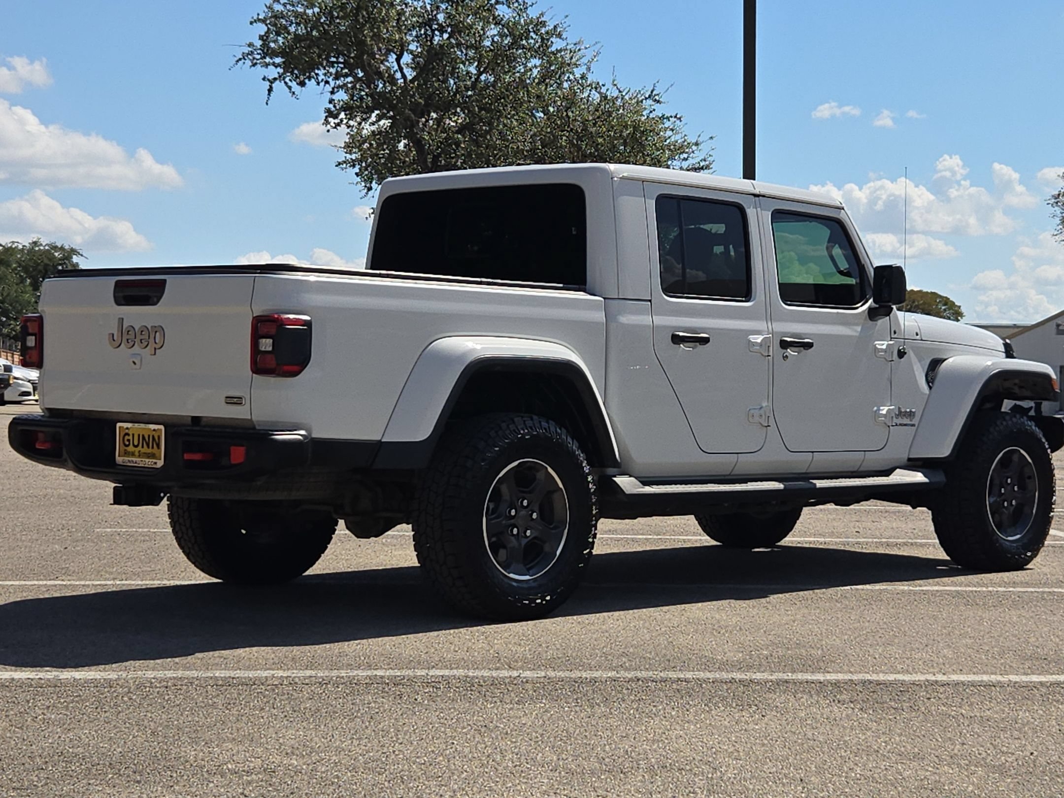 Used 2020 Jeep Gladiator Overland AWD/4WD image 3