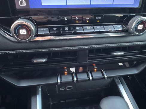 Used 2024 Chevrolet Colorado LT w/ LT Convenience Package image 18