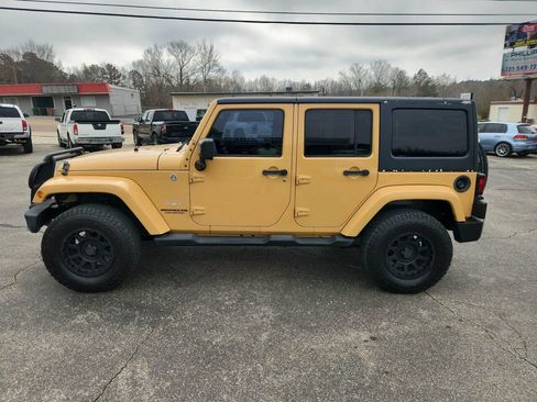 Used 2013 Jeep Wrangler Unlimited Sahara w/ Max Tow Pkg AWD/4WD image 30