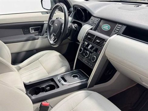 Used 2019 Land Rover Discovery Sport HSE image 13