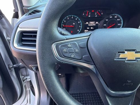 Used 2018 Chevrolet Equinox LS FWD image 19