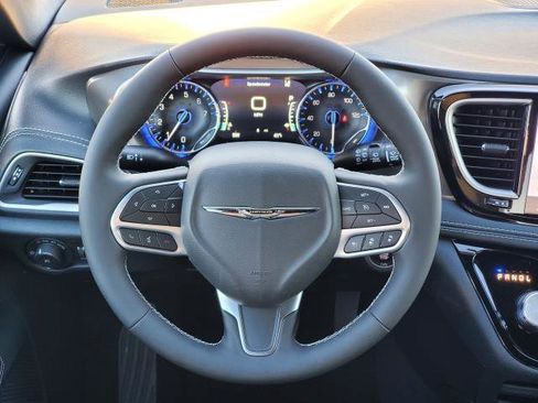 New 2026 Chrysler Pacifica Select image 21