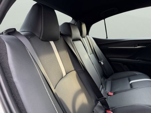 Used 2025 Toyota Camry SE image 41