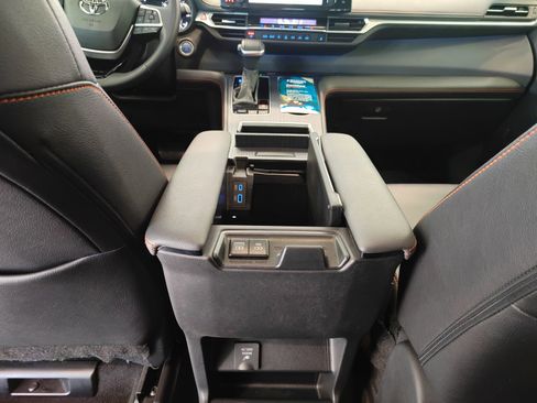 Used 2023 Toyota Sienna XSE w/ XSE Plus Package AWD/4WD image 31