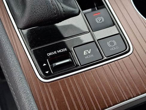Certified 2023 Toyota Sienna XLE FWD image 28