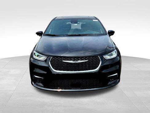 New 2025 Chrysler Pacifica Select w/ Uconnect Theater Family Group image 2