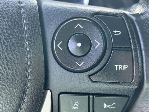Used 2018 Toyota Corolla SE FWD image 21