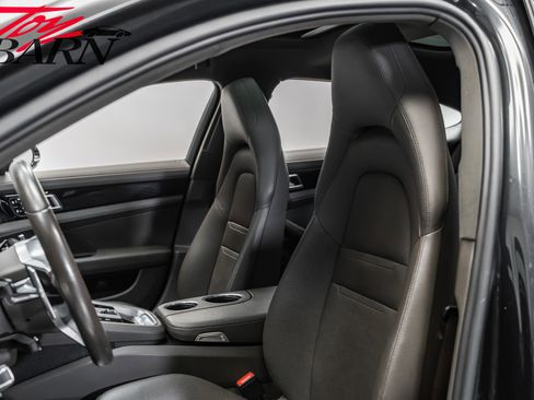 Used 2018 Porsche Panamera 4 image 19