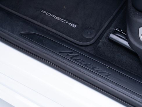 Certified 2026 Porsche Macan AWD/4WD image 15