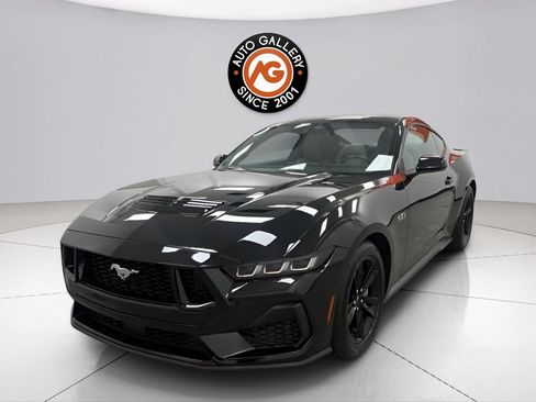 Used 2025 Ford Mustang GT RWD image 3