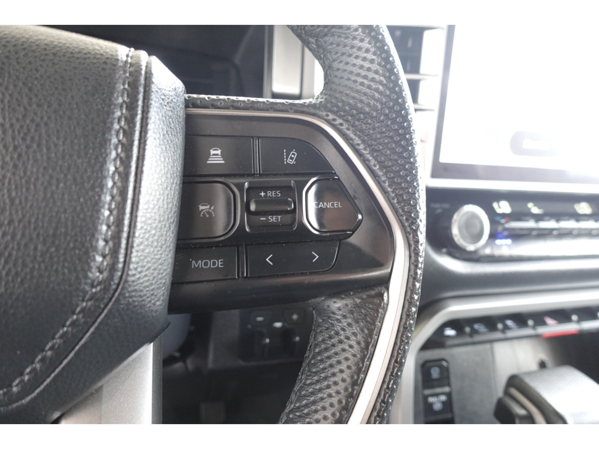 Used 2025 Toyota Tundra Limited AWD/4WD image 16