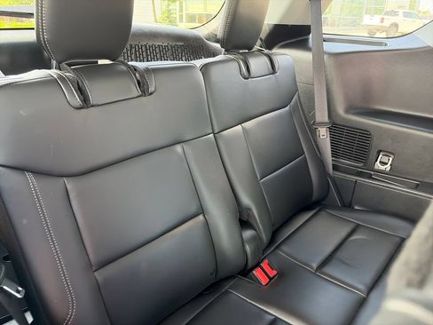 Used 2024 Ford Explorer XLT w/ Equipment Group 202A AWD/4WD image 32