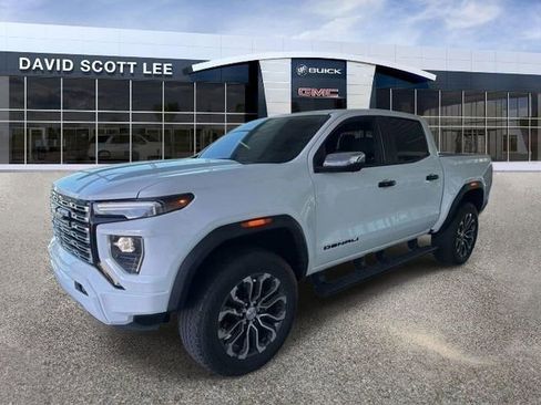 Used 2023 GMC Canyon Denali image 7