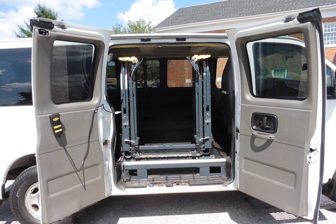 Used 2017 Chevrolet Express 2500 LT w/ LT Preferred Equipment Group RWD image 2