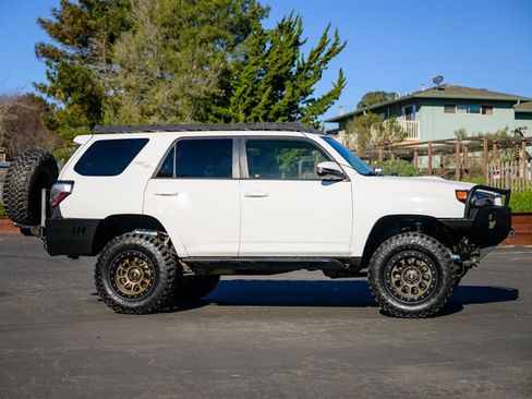 Used 2017 Toyota 4Runner TRD Off-Road Premium image 8