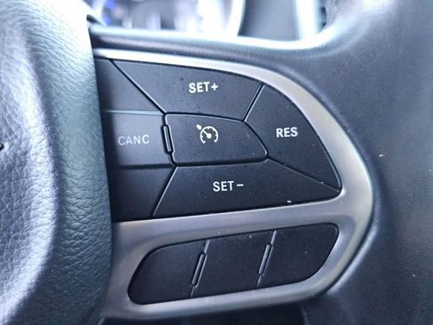 Used 2020 Chrysler 300 Touring w/ Sport Appearance Package AWD/4WD image 9