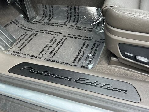 Certified 2023 Porsche Panamera 4 Platinum Edition image 30