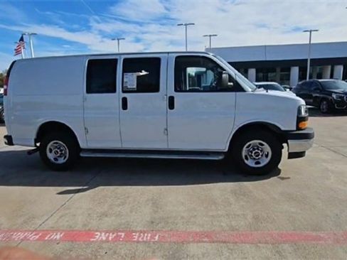 Used 2024 GMC Savana 2500 w/ Driver Convenience Package image 9