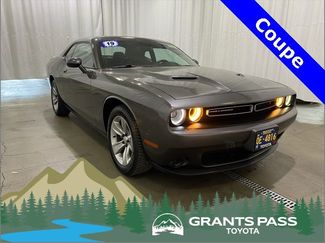 Used 2019 Dodge Challenger SXT image 1