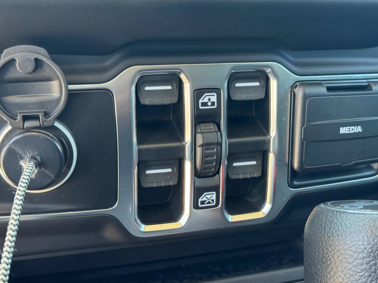 Used 2019 Jeep Wrangler Unlimited Sahara AWD/4WD image 14