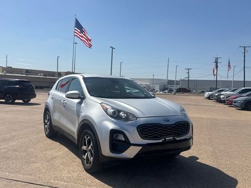 Used 2020 Kia Sportage LX AWD/4WD image 2