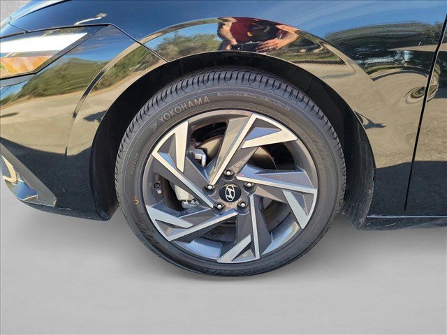 Used 2025 Hyundai Elantra Sport w/ Cargo Package FWD image 28