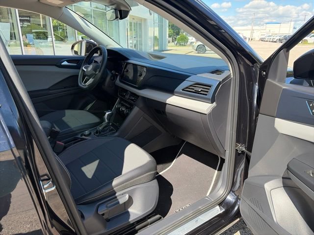 Certified 2023 Volkswagen Taos SE w/ Panoramic Sunroof Package AWD/4WD image 16