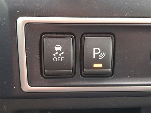 Used 2022 Nissan Titan S image 23