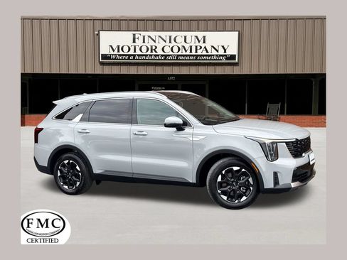 Used 2024 Kia Sorento S w/ Panoramic Sunroof Package FWD image 1