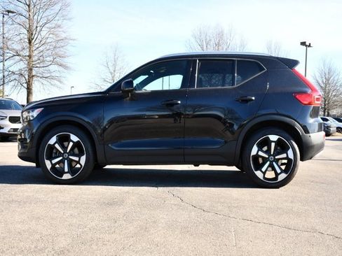 Used 2019 Volvo XC40 T5 Momentum image 4