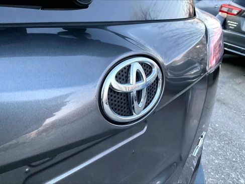 Used 2018 Toyota RAV4 LE image 28