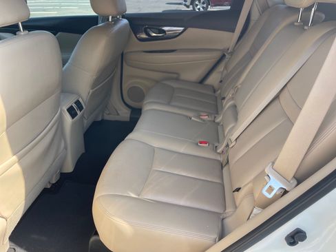 Used 2018 Nissan Rogue SL w/ Premium Package FWD image 12