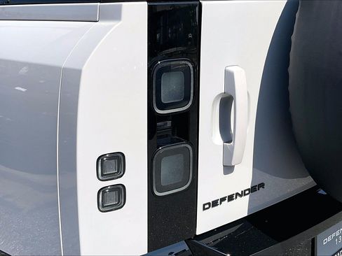 New 2026 Land Rover Defender 130 X-Dynamic SE AWD/4WD image 8