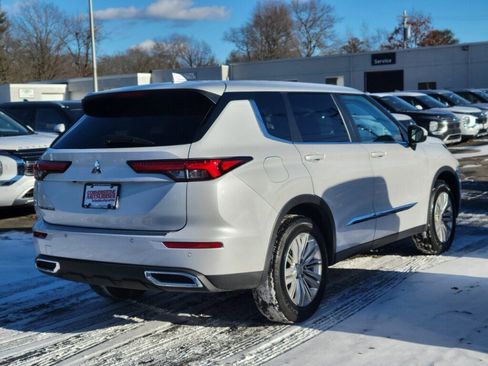 Used 2022 Mitsubishi Outlander ES image 5