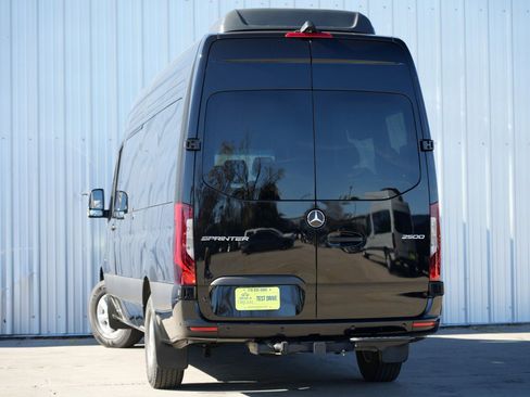 Used 2024 Mercedes-Benz Sprinter 2500 image 6
