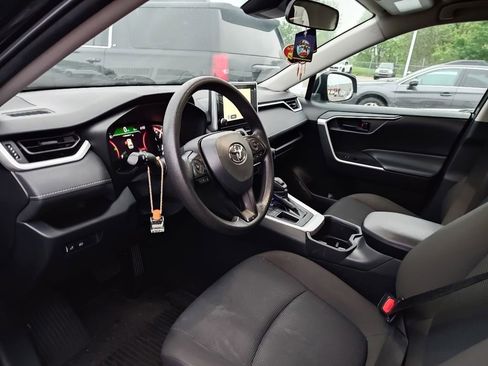 Used 2023 Toyota RAV4 LE FWD image 7