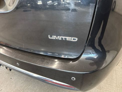 Used 2018 Chrysler Pacifica Limited image 86