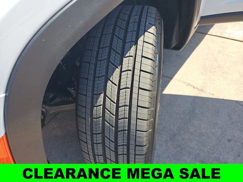 New 2025 Jeep Grand Cherokee Altitude image 35