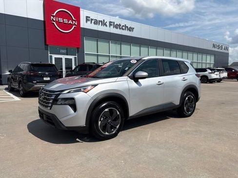 Used 2025 Nissan Rogue SV FWD image 1